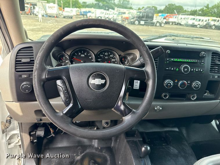 image for item EG5900 2010 Chevrolet Silverado 3500HD Crew Cab flatbed pickup truck