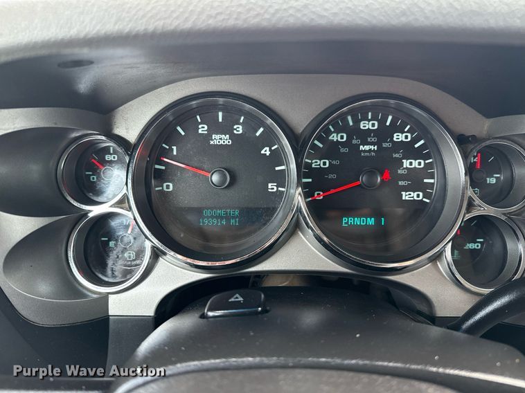 image for item EG5900 2010 Chevrolet Silverado 3500HD Crew Cab flatbed pickup truck