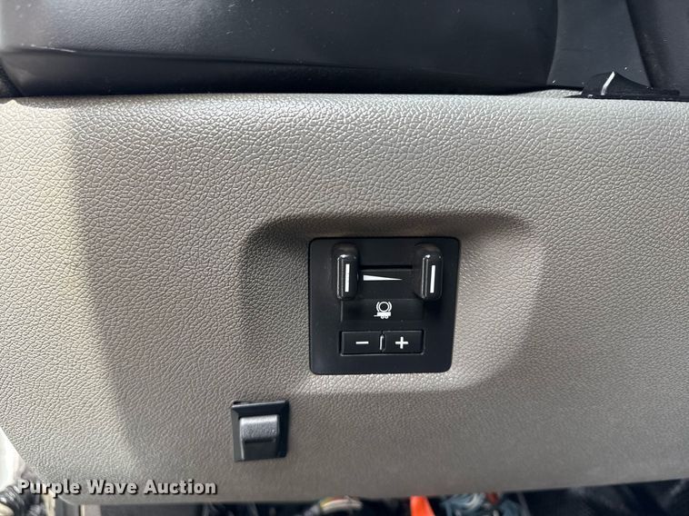 image for item EG5900 2010 Chevrolet Silverado 3500HD Crew Cab flatbed pickup truck