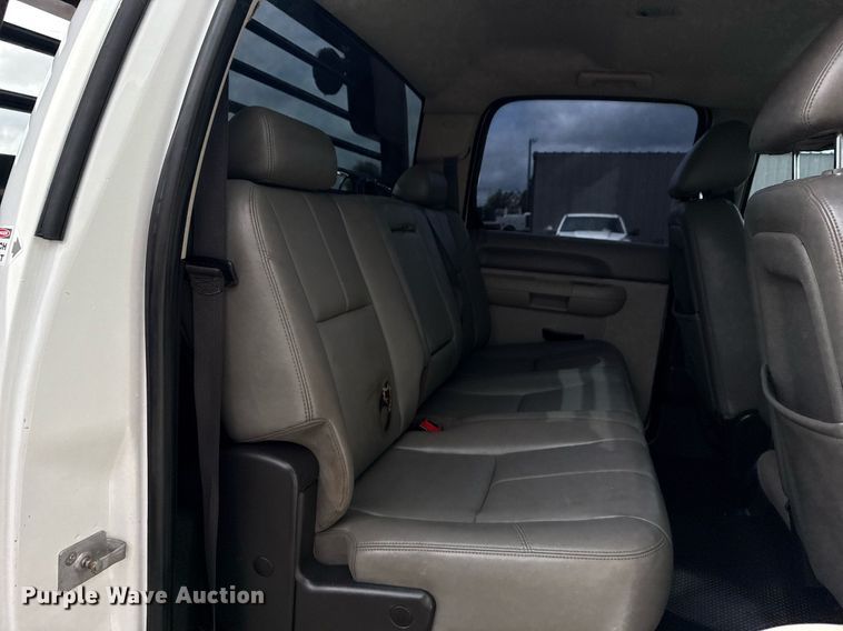 image for item EG5900 2010 Chevrolet Silverado 3500HD Crew Cab flatbed pickup truck