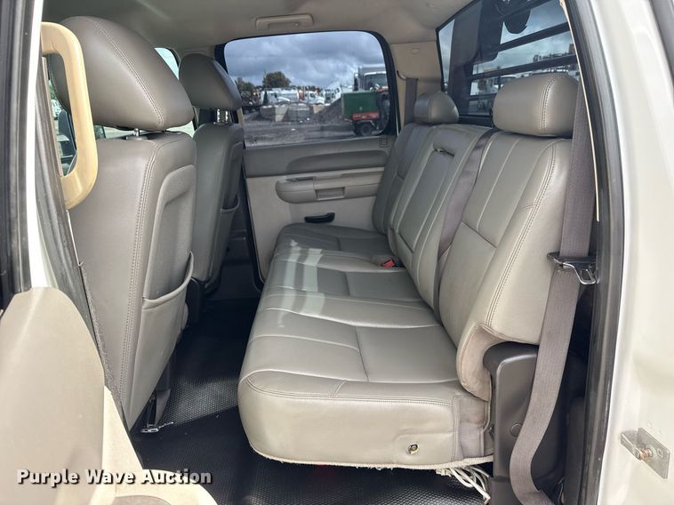 image for item EG5900 2010 Chevrolet Silverado 3500HD Crew Cab flatbed pickup truck