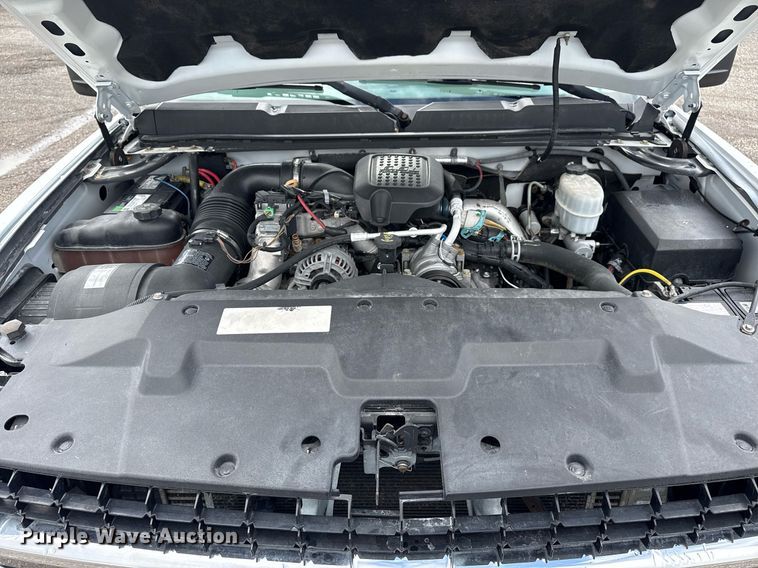 image for item EG5900 2010 Chevrolet Silverado 3500HD Crew Cab flatbed pickup truck