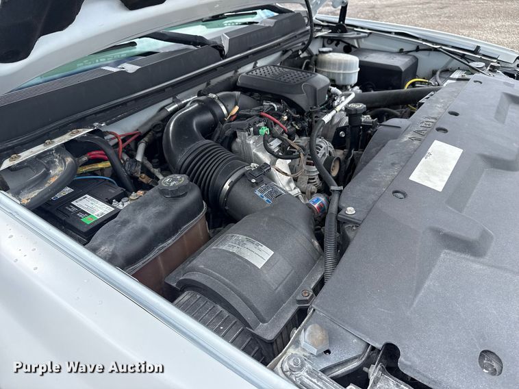 image for item EG5900 2010 Chevrolet Silverado 3500HD Crew Cab flatbed pickup truck