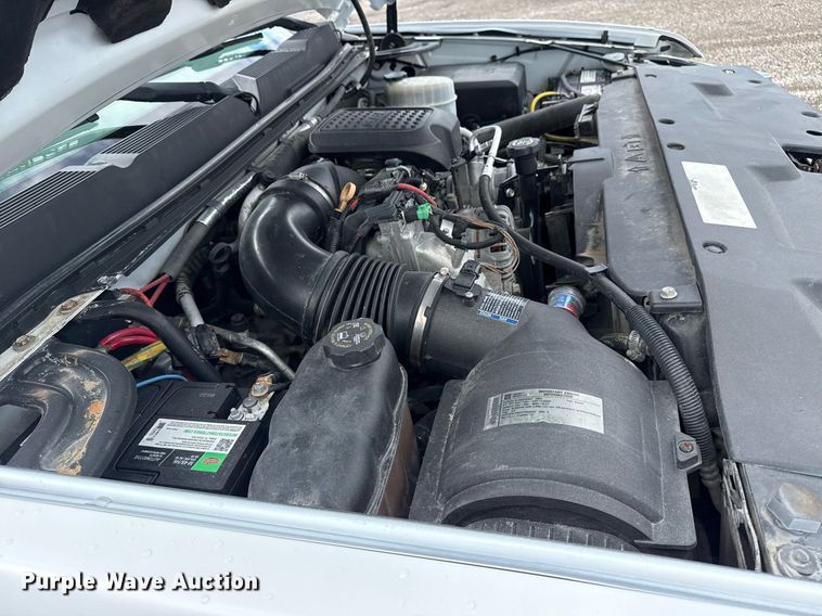 image for item EG5900 2010 Chevrolet Silverado 3500HD Crew Cab flatbed pickup truck