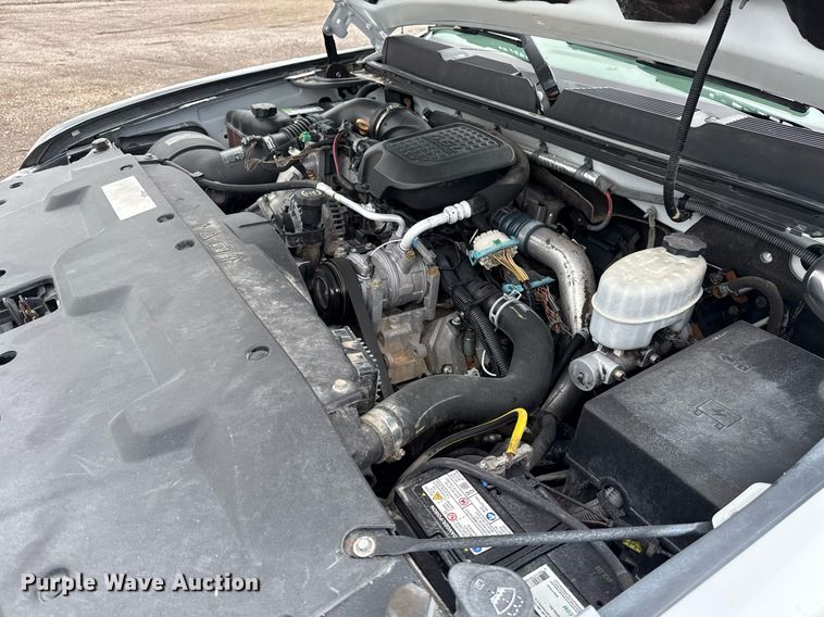 image for item EG5900 2010 Chevrolet Silverado 3500HD Crew Cab flatbed pickup truck