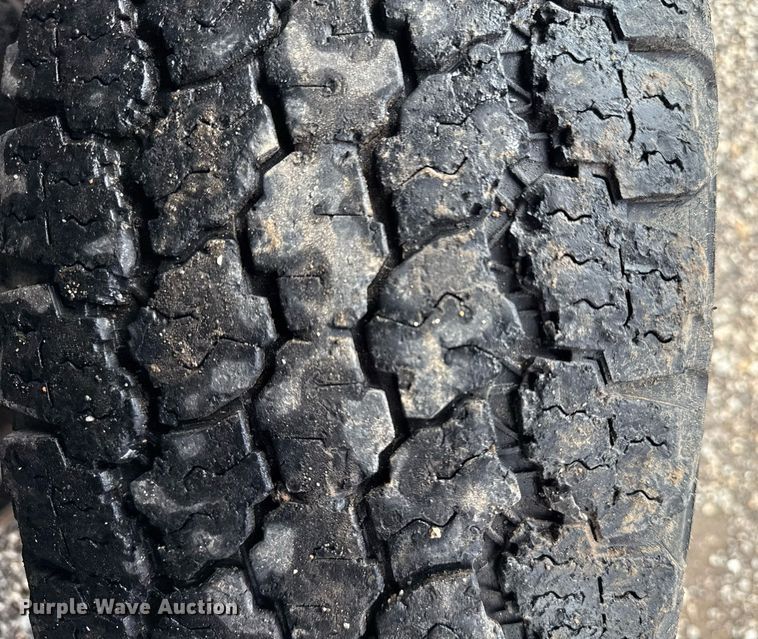 image for item EG5900 2010 Chevrolet Silverado 3500HD Crew Cab flatbed pickup truck