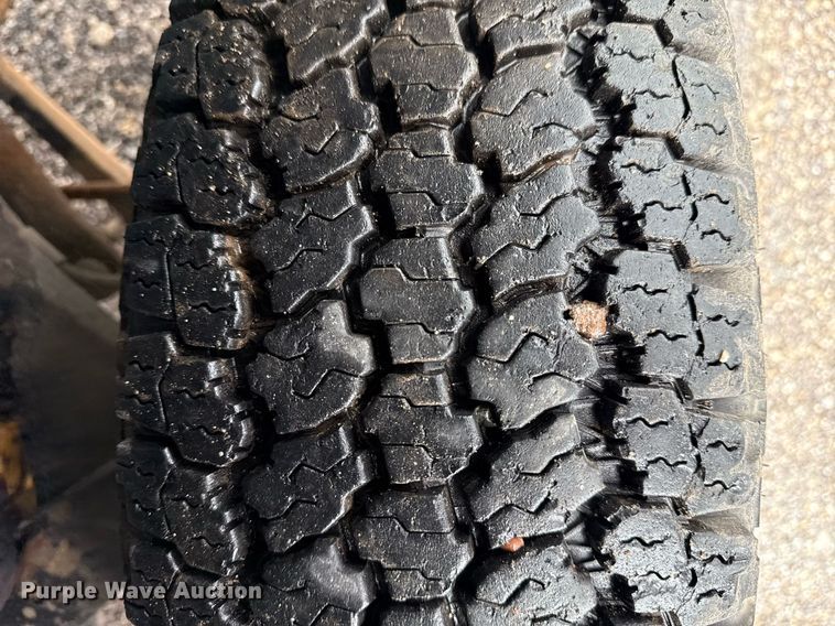 image for item EG5900 2010 Chevrolet Silverado 3500HD Crew Cab flatbed pickup truck