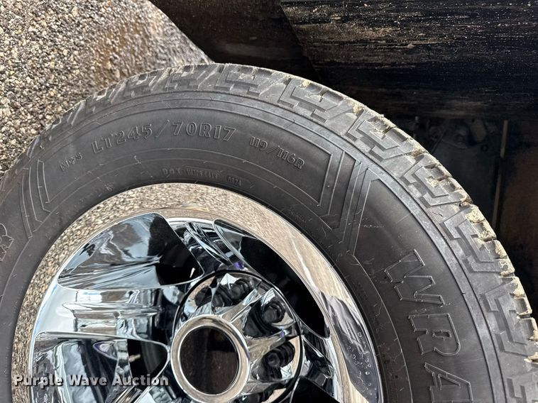 image for item EG5900 2010 Chevrolet Silverado 3500HD Crew Cab flatbed pickup truck