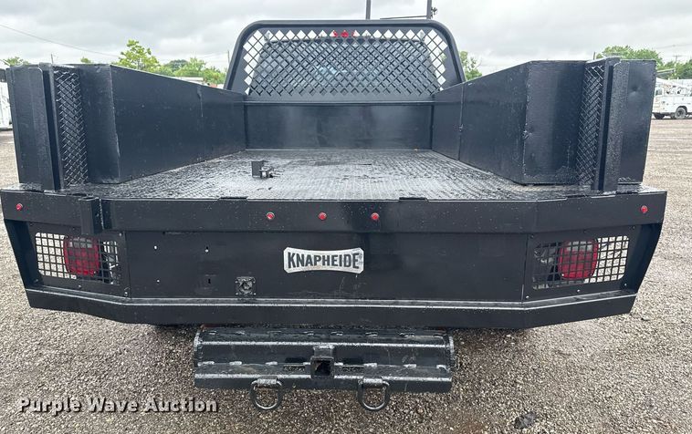 image for item EG5910 2017 Ford F350 Super Duty  Crew Cab flatbed pickup truck