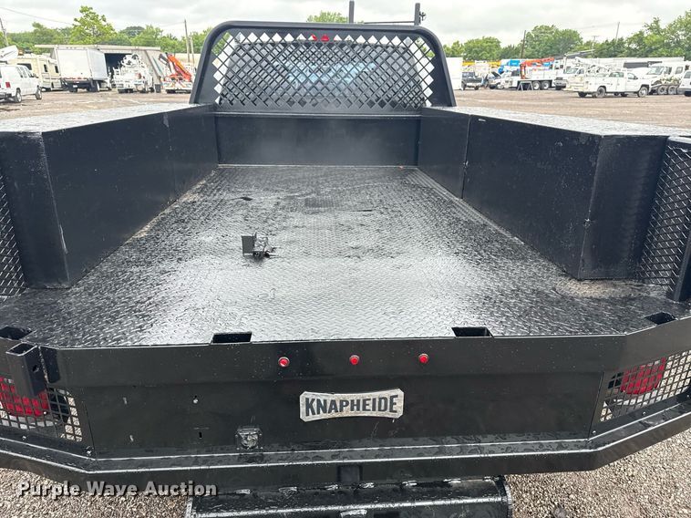 image for item EG5910 2017 Ford F350 Super Duty  Crew Cab flatbed pickup truck