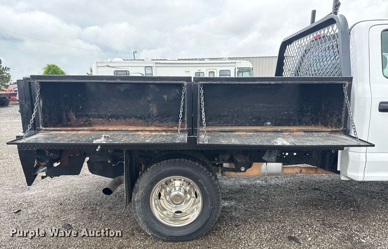 image for item EG5910 2017 Ford F350 Super Duty  Crew Cab flatbed pickup truck