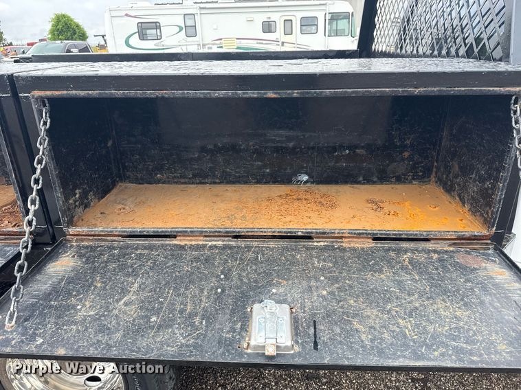 image for item EG5910 2017 Ford F350 Super Duty  Crew Cab flatbed pickup truck