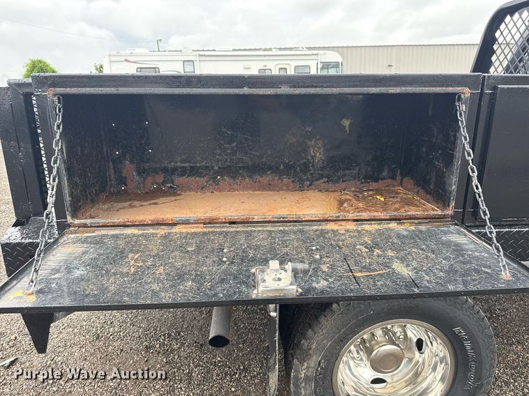 image for item EG5910 2017 Ford F350 Super Duty  Crew Cab flatbed pickup truck