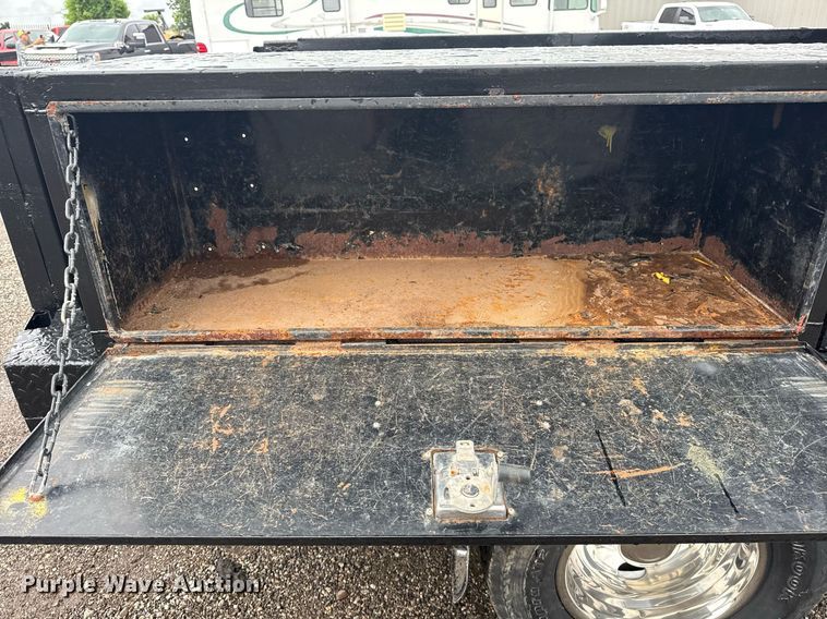 image for item EG5910 2017 Ford F350 Super Duty  Crew Cab flatbed pickup truck