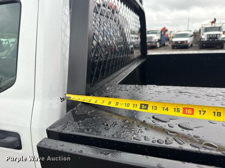 image for item EG5910 2017 Ford F350 Super Duty  Crew Cab flatbed pickup truck