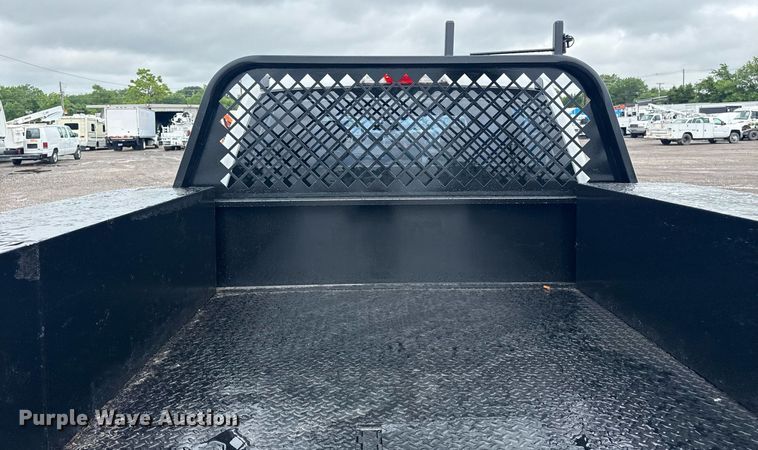 image for item EG5910 2017 Ford F350 Super Duty  Crew Cab flatbed pickup truck