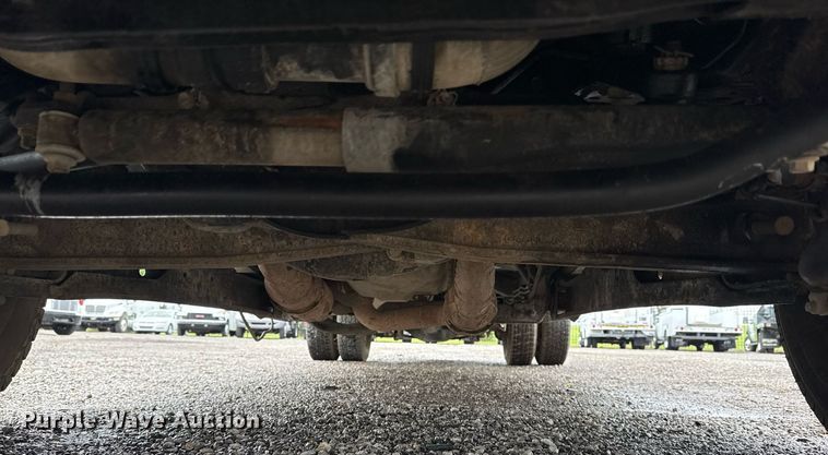 image for item EG5910 2017 Ford F350 Super Duty  Crew Cab flatbed pickup truck