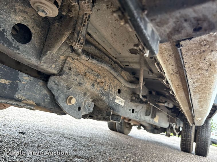 image for item EG5910 2017 Ford F350 Super Duty  Crew Cab flatbed pickup truck