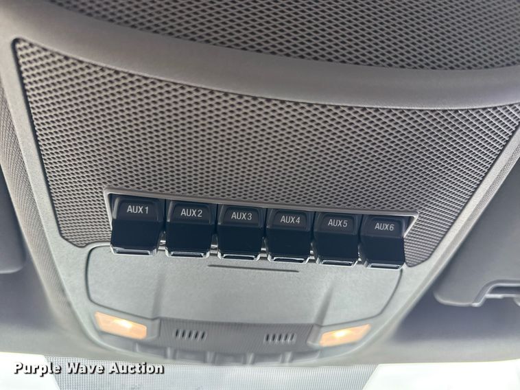 image for item EG5910 2017 Ford F350 Super Duty  Crew Cab flatbed pickup truck