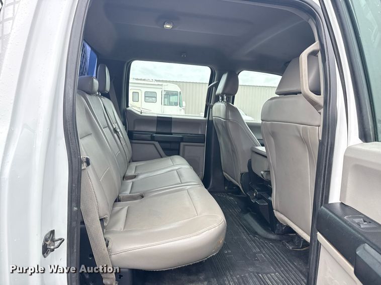 image for item EG5910 2017 Ford F350 Super Duty  Crew Cab flatbed pickup truck