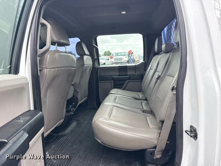 image for item EG5910 2017 Ford F350 Super Duty  Crew Cab flatbed pickup truck