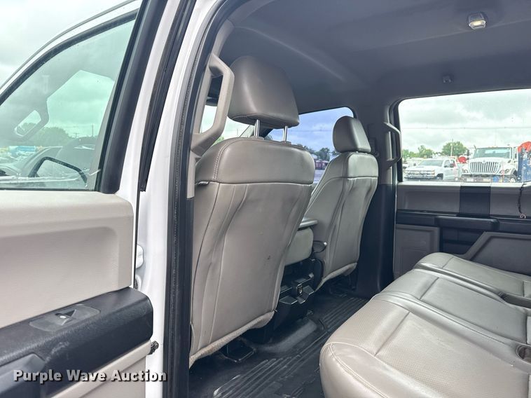 image for item EG5910 2017 Ford F350 Super Duty  Crew Cab flatbed pickup truck