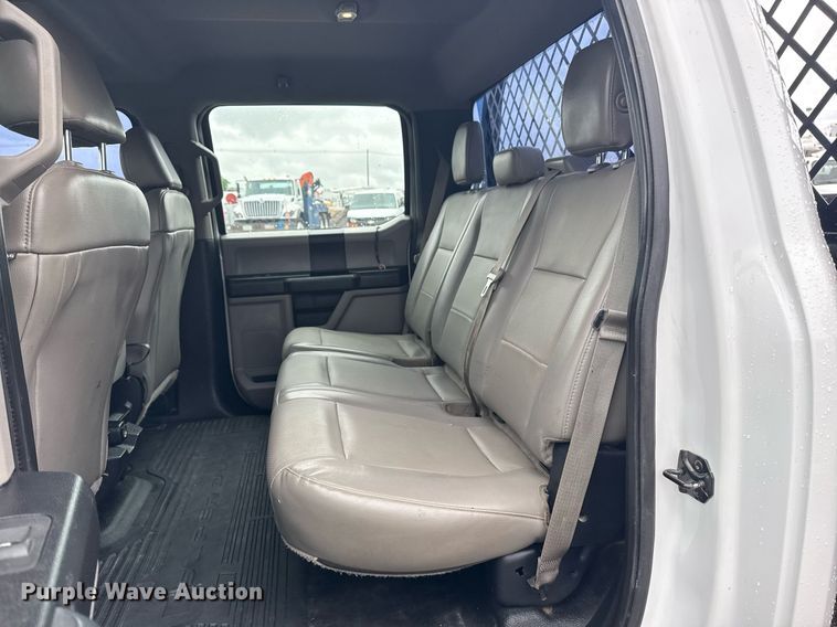 image for item EG5910 2017 Ford F350 Super Duty  Crew Cab flatbed pickup truck