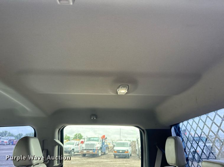 image for item EG5910 2017 Ford F350 Super Duty  Crew Cab flatbed pickup truck