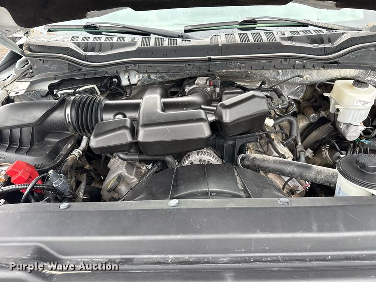 image for item EG5910 2017 Ford F350 Super Duty  Crew Cab flatbed pickup truck