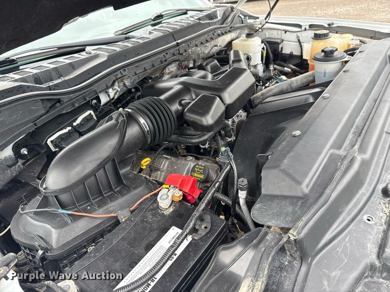 image for item EG5910 2017 Ford F350 Super Duty  Crew Cab flatbed pickup truck