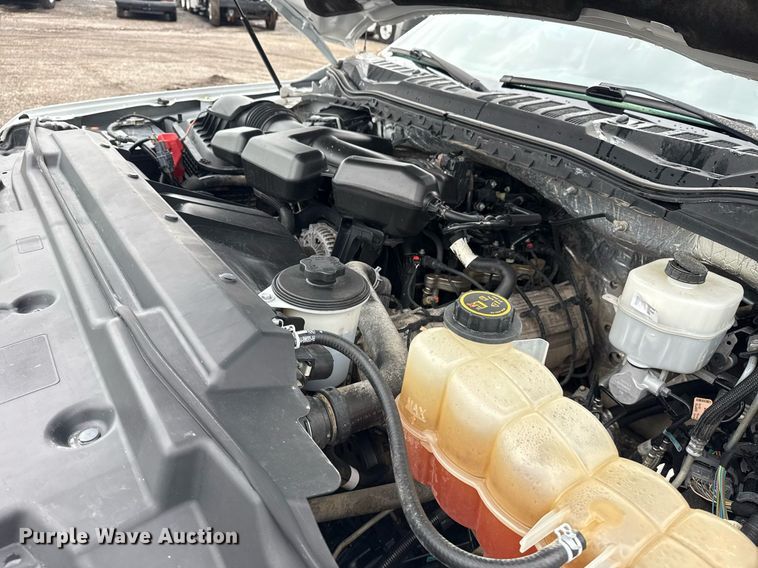 image for item EG5910 2017 Ford F350 Super Duty  Crew Cab flatbed pickup truck