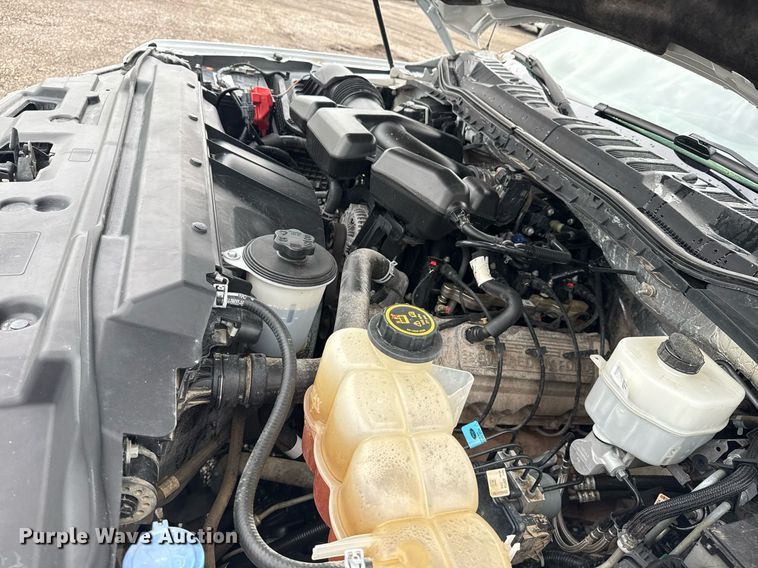 image for item EG5910 2017 Ford F350 Super Duty  Crew Cab flatbed pickup truck