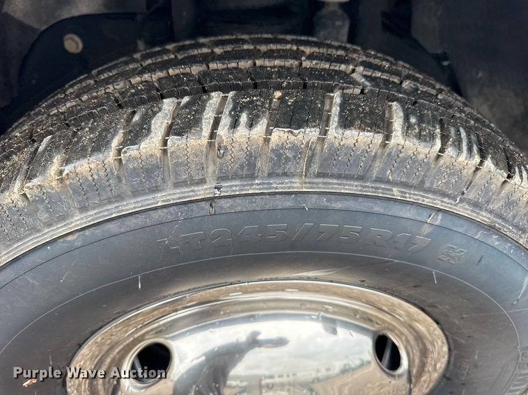 image for item EG5910 2017 Ford F350 Super Duty  Crew Cab flatbed pickup truck