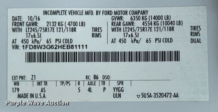 image for item EG5910 2017 Ford F350 Super Duty  Crew Cab flatbed pickup truck