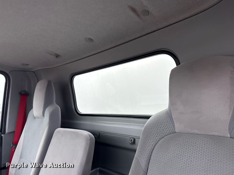 image for item EG5913 2017 Isuzu NRR box truck