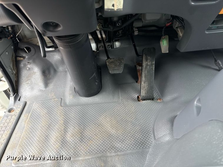 image for item EG5913 2017 Isuzu NRR box truck