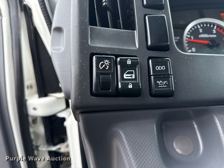 image for item EG5913 2017 Isuzu NRR box truck