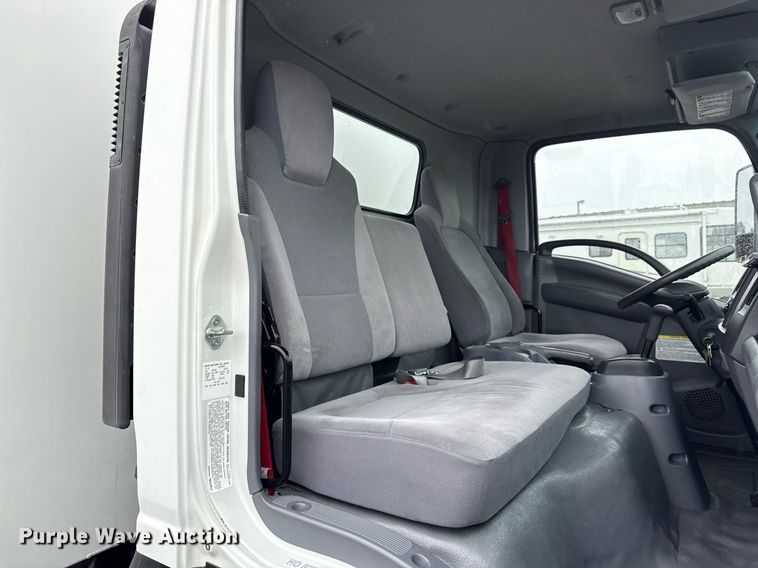 image for item EG5913 2017 Isuzu NRR box truck