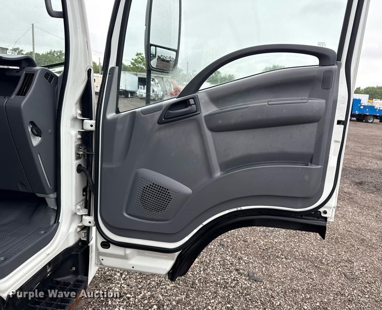 image for item EG5913 2017 Isuzu NRR box truck