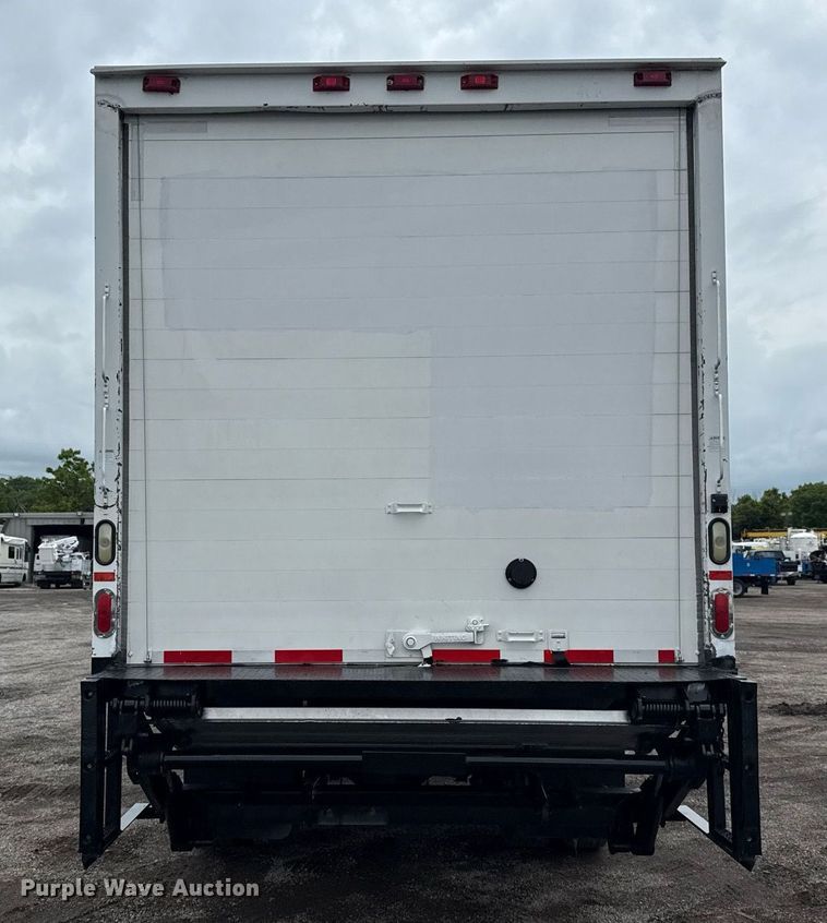 image for item EG5918 2006 Freightliner Business Class M2 box truck