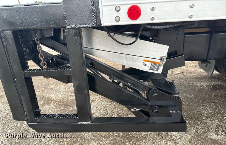 image for item EG5918 2006 Freightliner Business Class M2 box truck