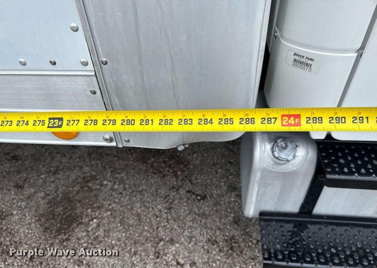 image for item EG5918 2006 Freightliner Business Class M2 box truck