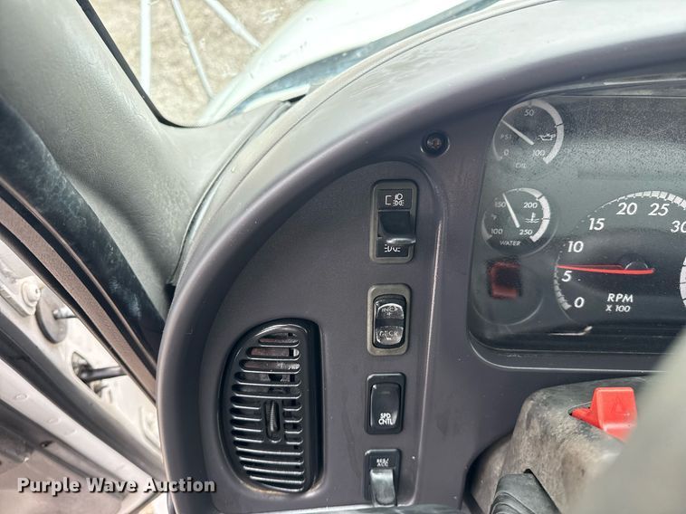 image for item EG5918 2006 Freightliner Business Class M2 box truck