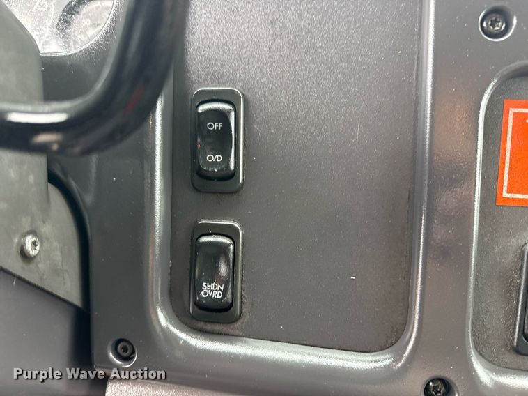 image for item EG5918 2006 Freightliner Business Class M2 box truck