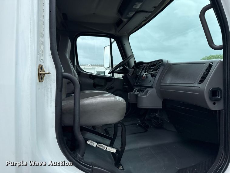 image for item EG5918 2006 Freightliner Business Class M2 box truck