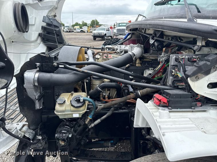 image for item EG5918 2006 Freightliner Business Class M2 box truck