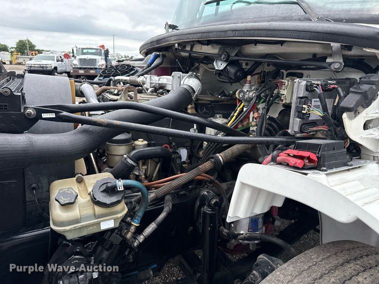 image for item EG5918 2006 Freightliner Business Class M2 box truck