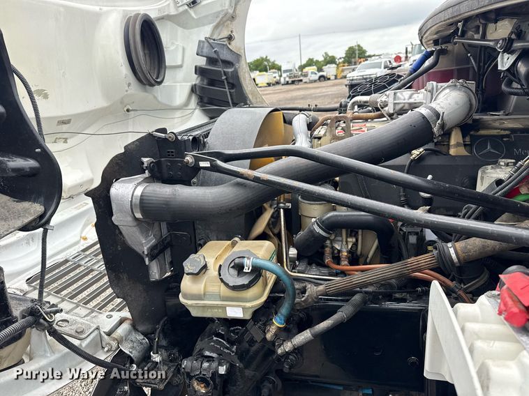 image for item EG5918 2006 Freightliner Business Class M2 box truck