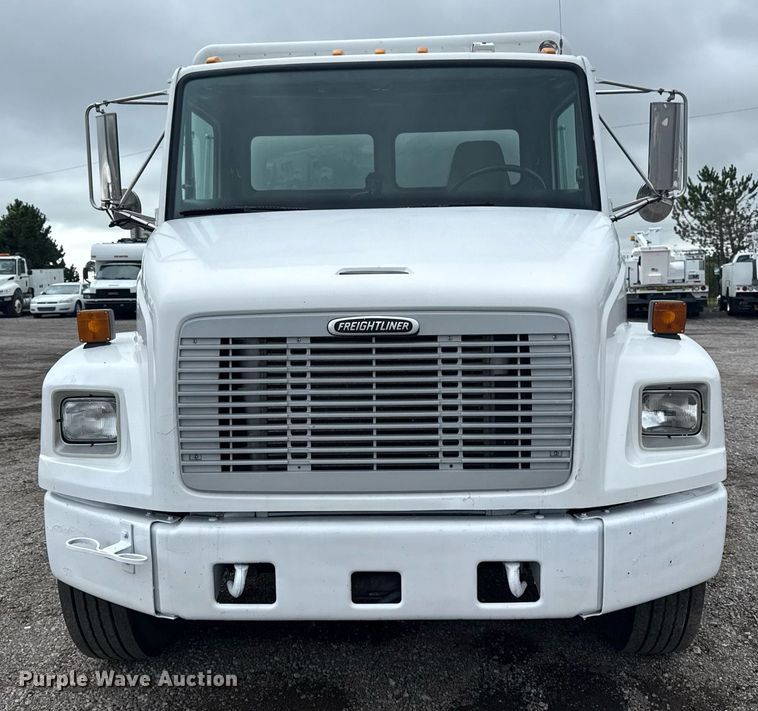 image for item EG5922 2000 Freightliner FL60 utility / service truck