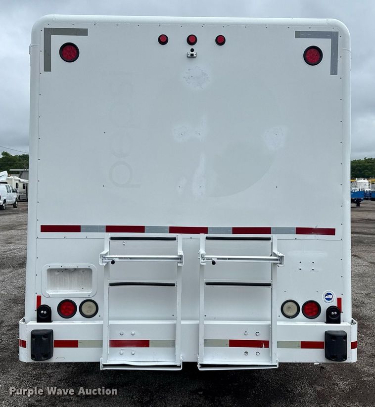 image for item EG5922 2000 Freightliner FL60 utility / service truck